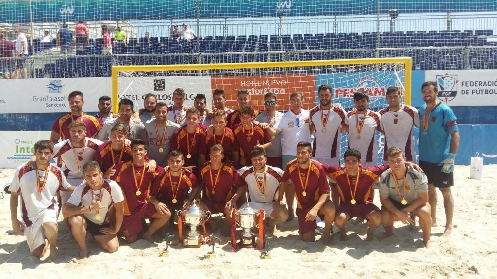 Fútbol playa la Selección murciana juvenil gana en Sanxenxo el